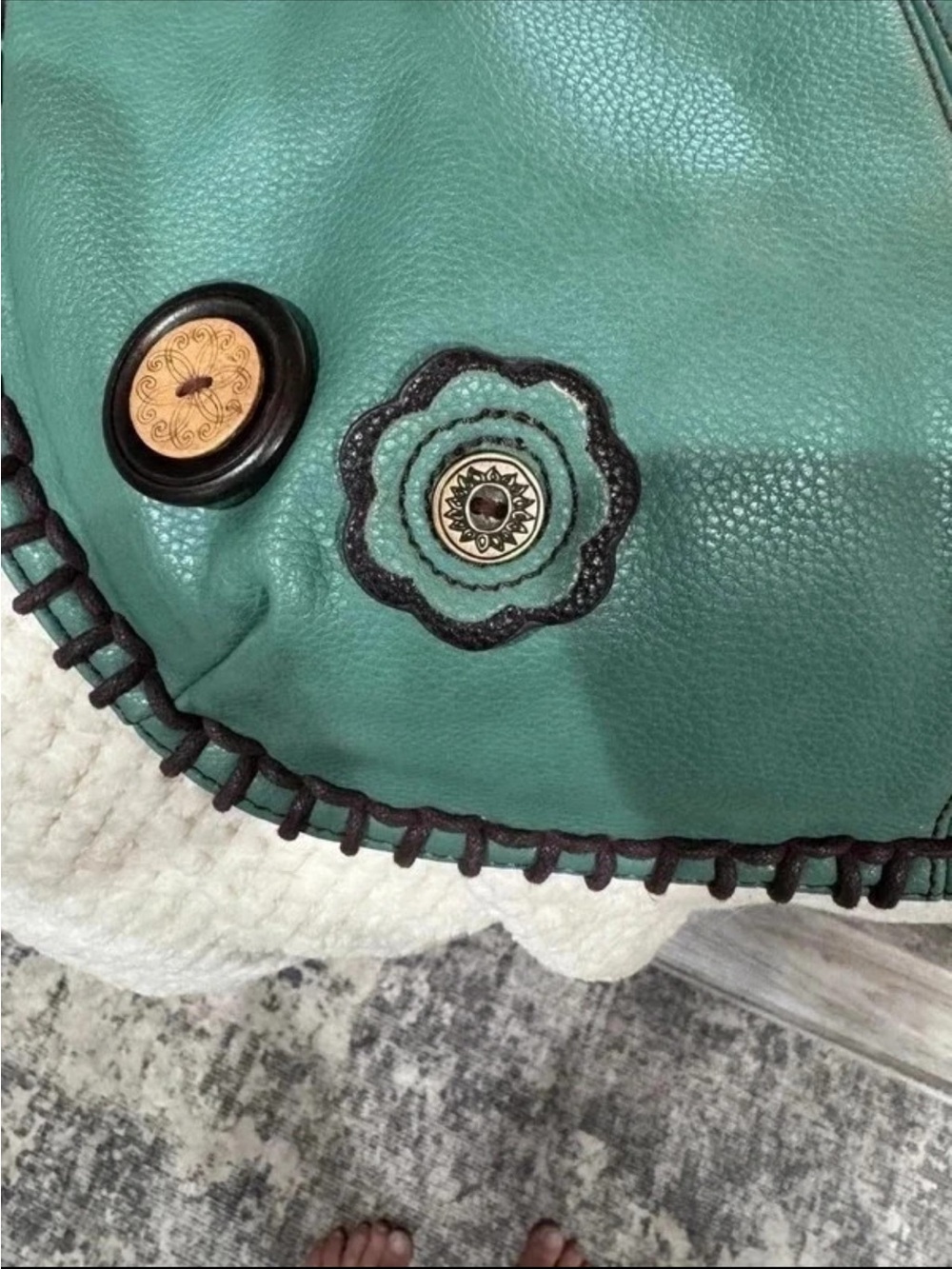 CHALA VEGAN LEATHER PURSE - Picture 14 of 16